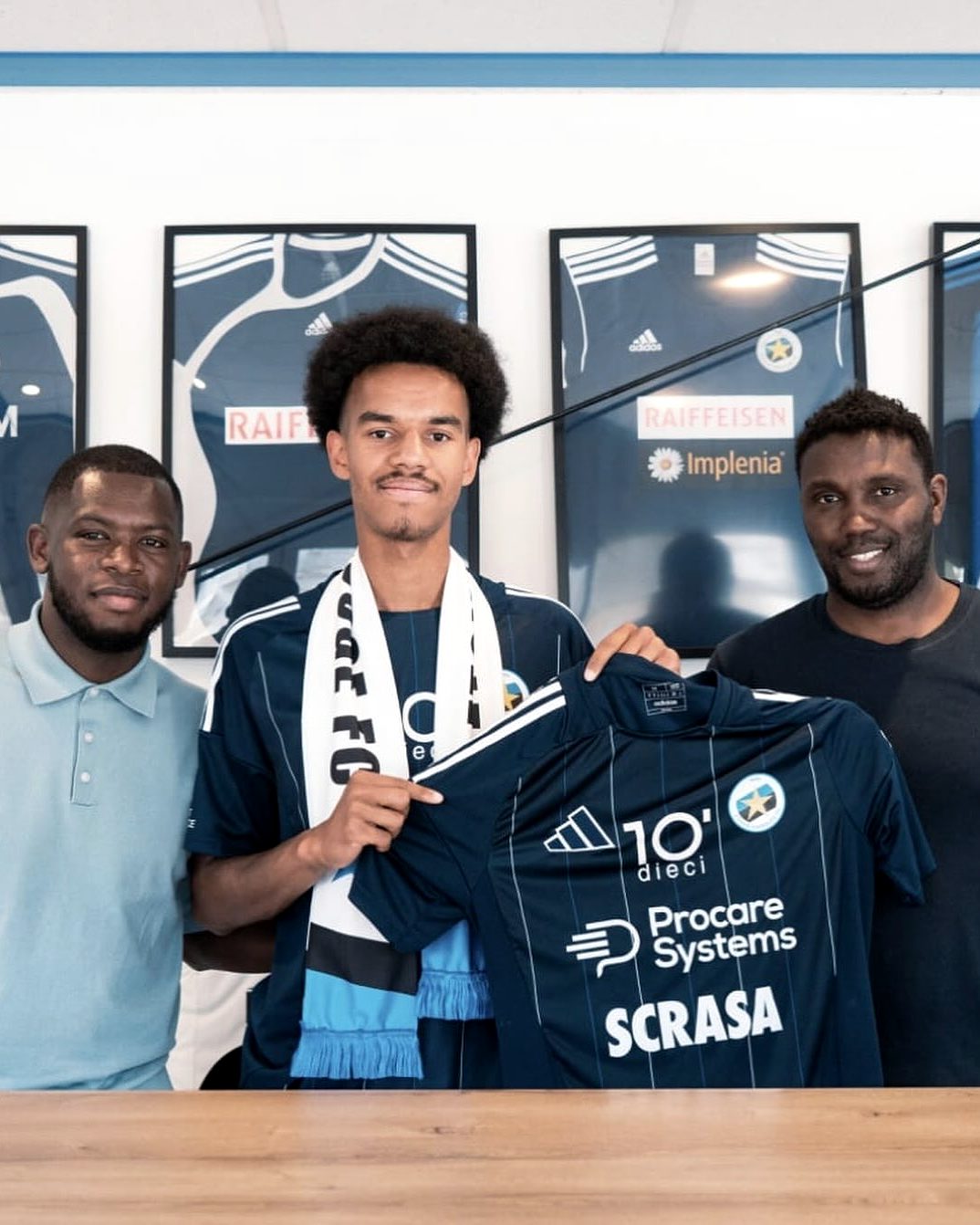 Remise du maillot d'Étoile Carouge